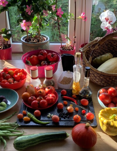 Photo des ingrédients tomates, courgettes pour réaliser un plat